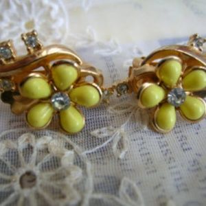 Vintage yellow gold diamond flower earrings